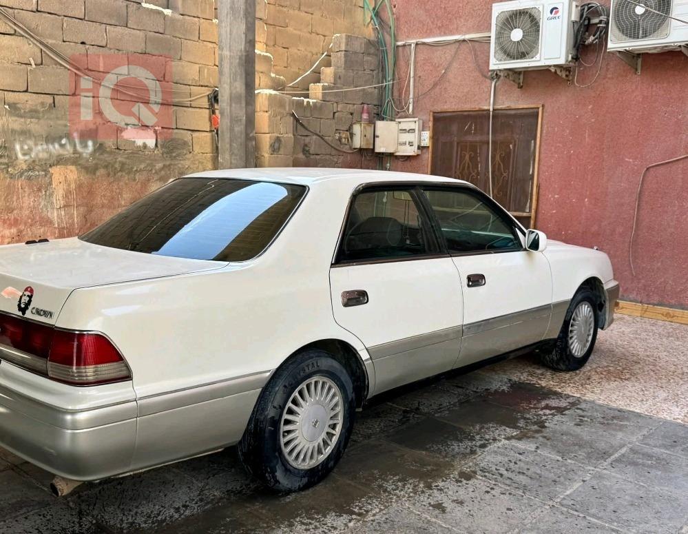 تۆیۆتا کراون